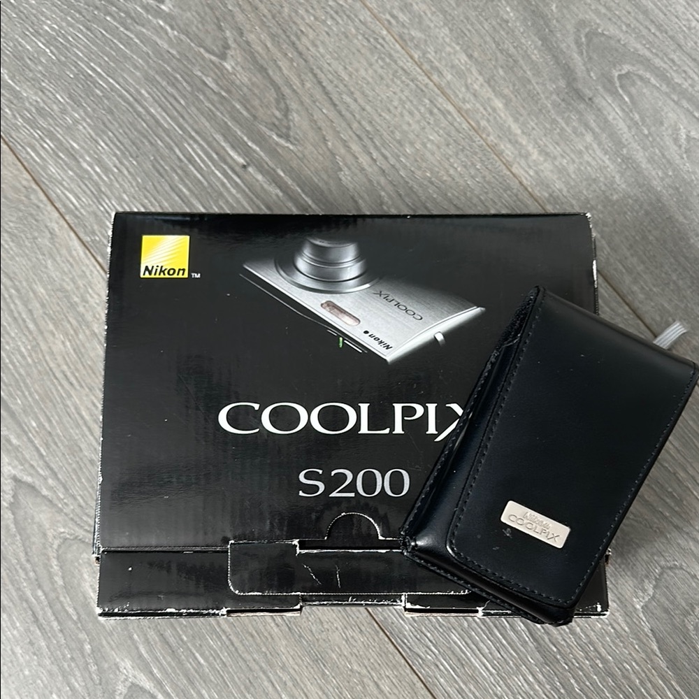 Nikon COOLPIX S200 Digital Camera